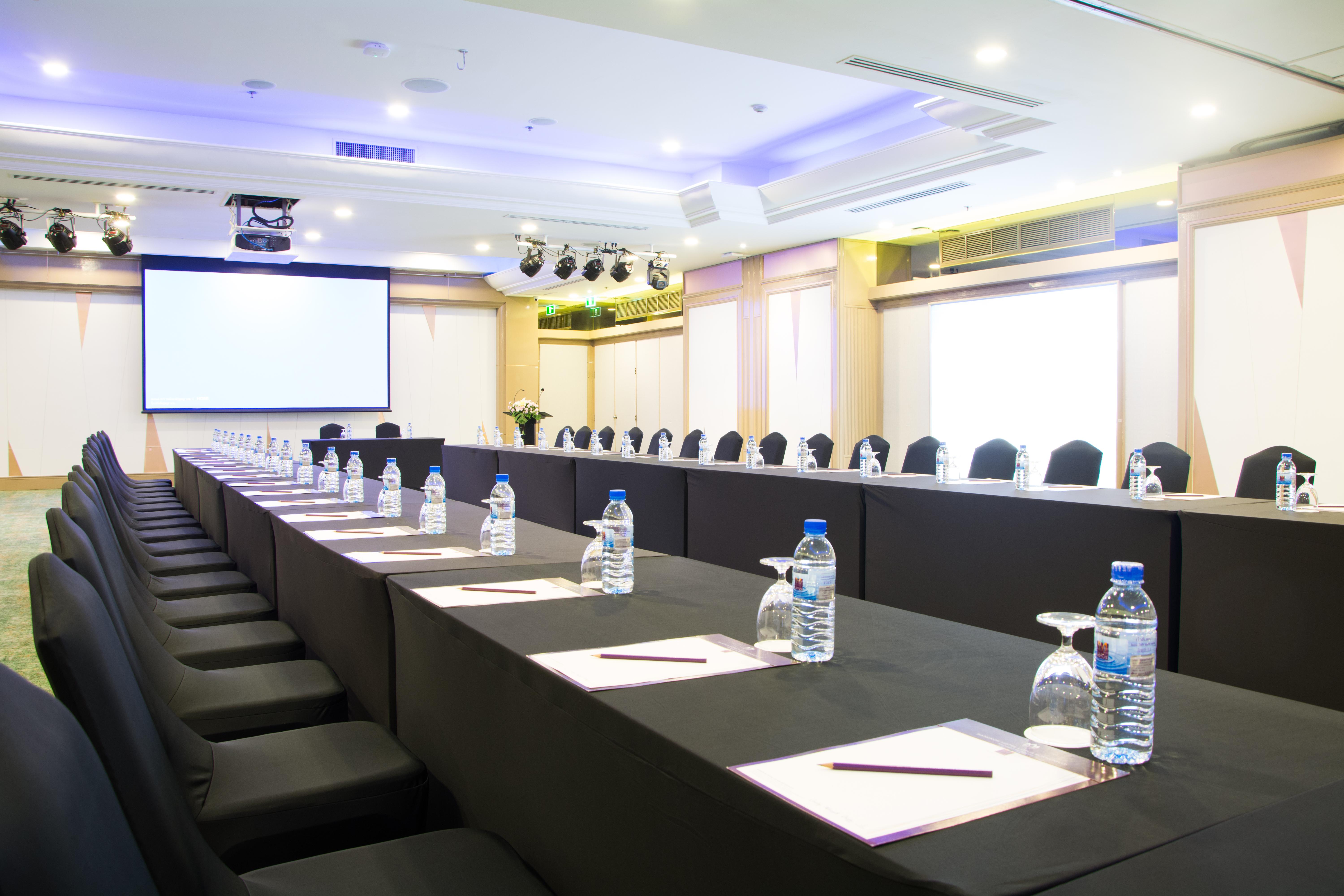 Bangkok Hotel Lotus Sukhumvit 33 By Compass Hospitality Exterior photo