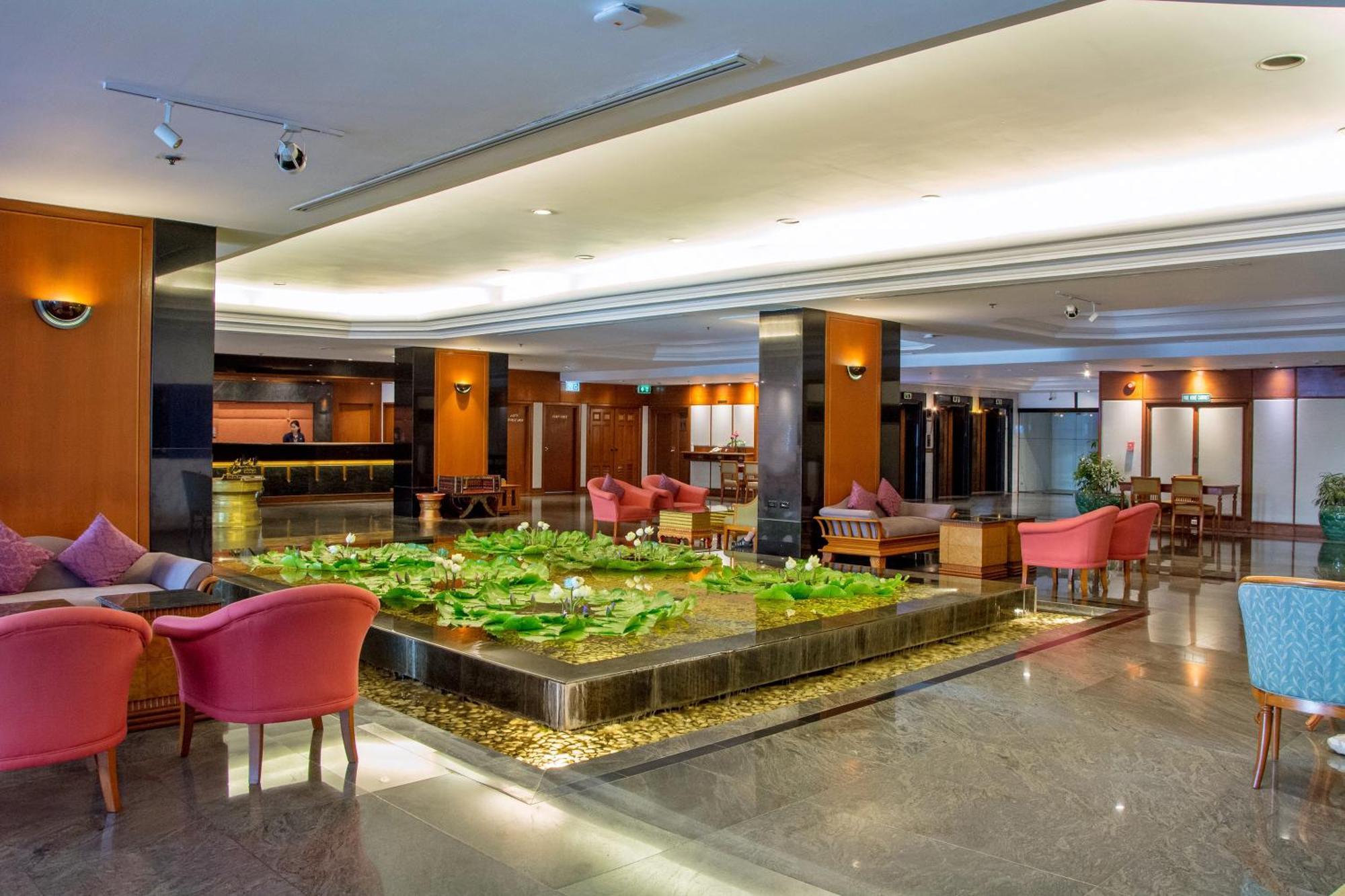 Bangkok Hotel Lotus Sukhumvit 33 By Compass Hospitality Exterior photo