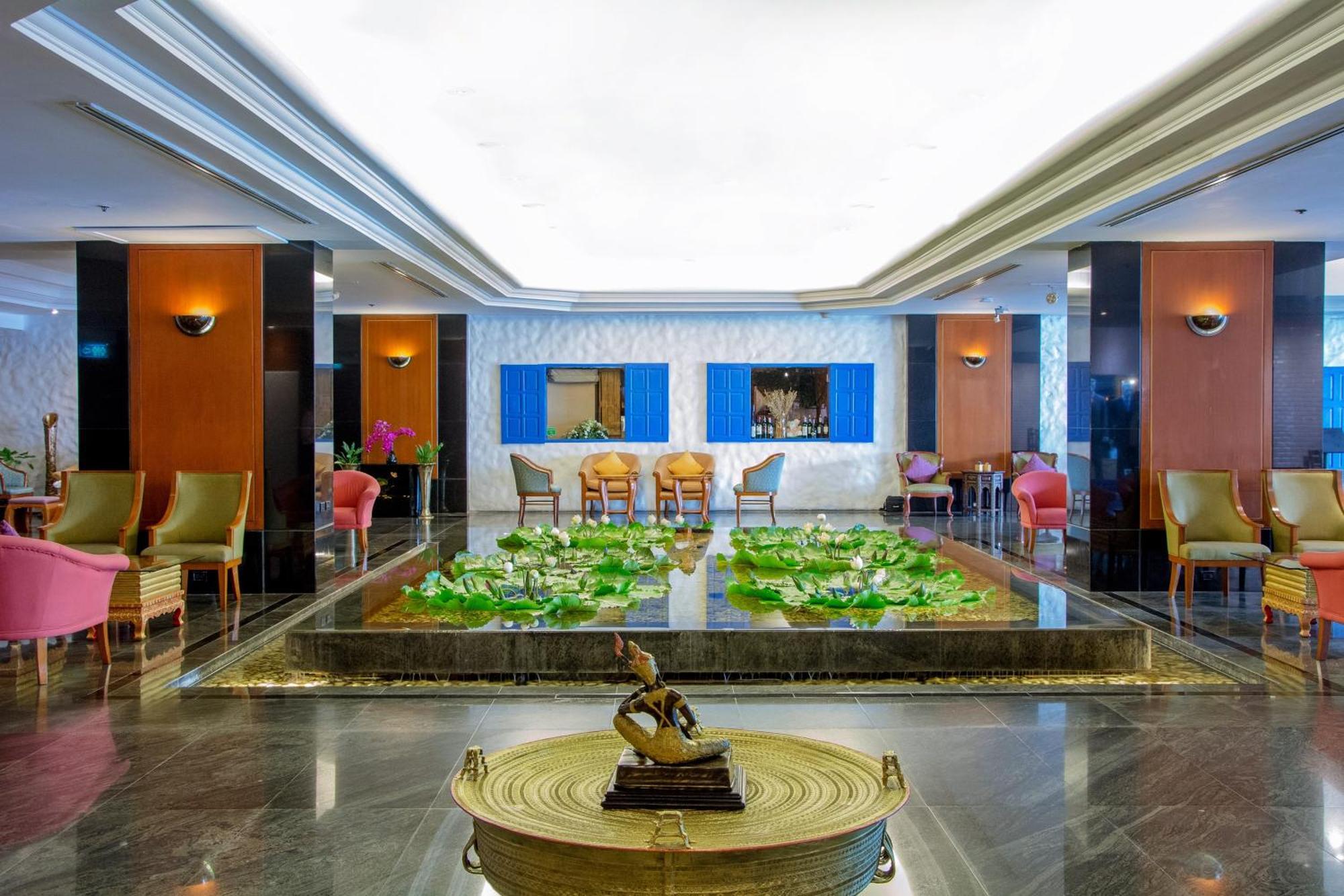 Bangkok Hotel Lotus Sukhumvit 33 By Compass Hospitality Exterior photo