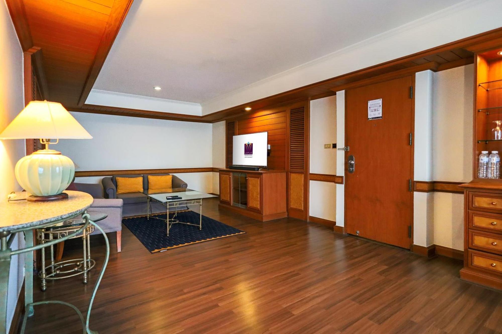 Bangkok Hotel Lotus Sukhumvit 33 By Compass Hospitality Exterior photo