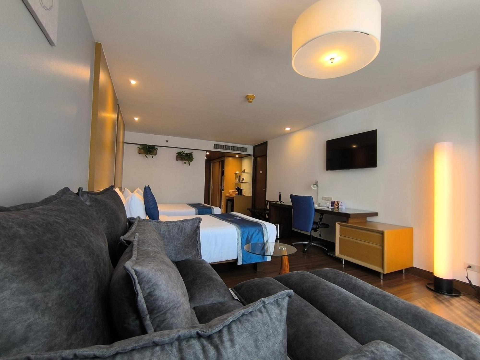 Bangkok Hotel Lotus Sukhumvit 33 By Compass Hospitality Exterior photo