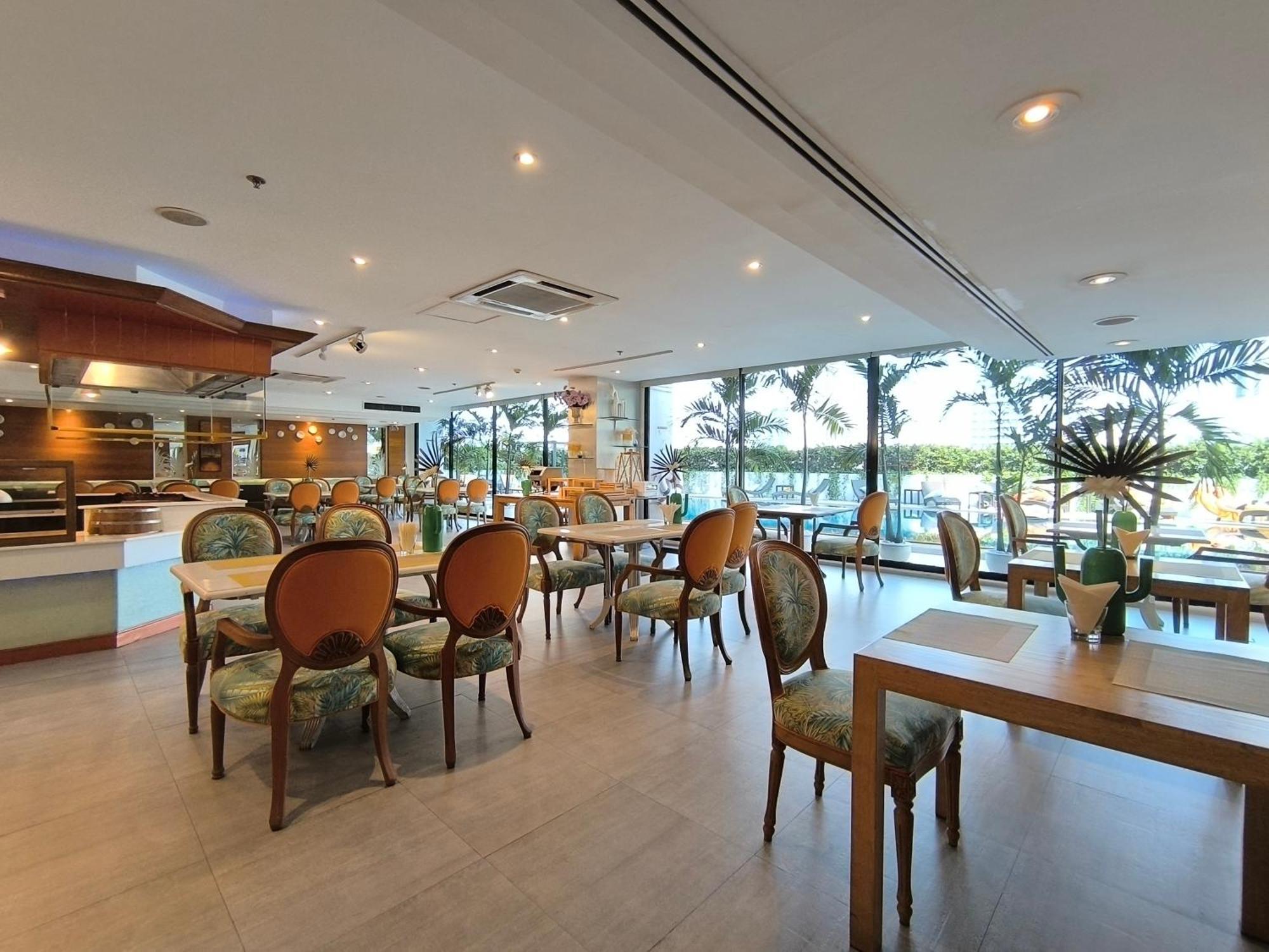 Bangkok Hotel Lotus Sukhumvit 33 By Compass Hospitality Exterior photo